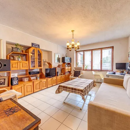 Apartamento 1-bedroom Garden Flat *