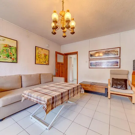 1-bedroom Garden Flat Smolyan