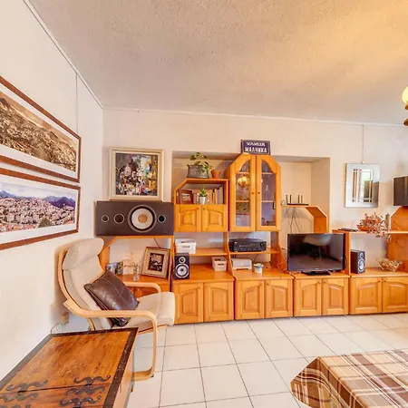 Apartment 1-bedroom Garden Flat *