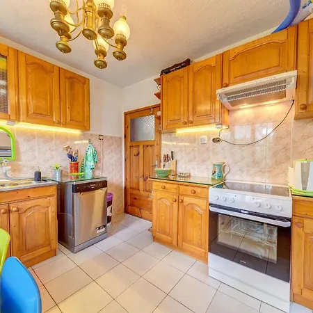 1-bedroom Garden Flat Apartment