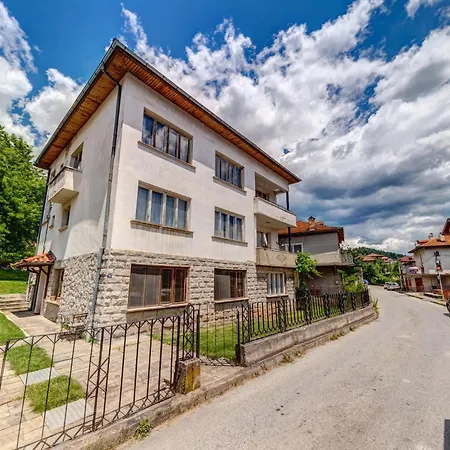 1-bedroom Garden Flat *